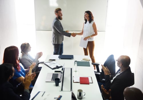 startup-business-team-brainstorming-on-meeting-PP8P8F8-landscape